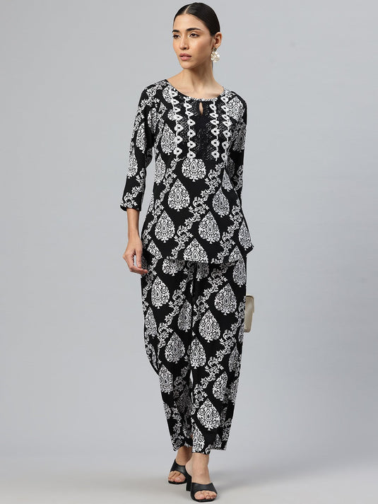 Women Lace Detail Yoke Design Floral Printed Top with Trousers